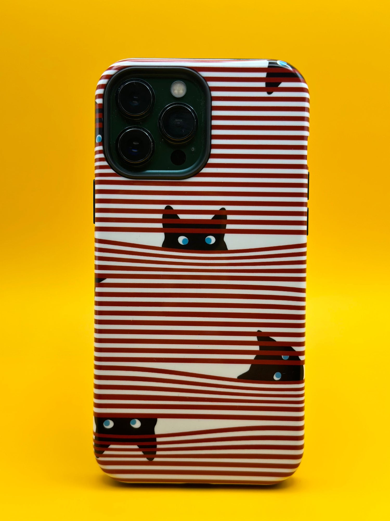 Red Stripe Kitty | Magsafe | Slim dual-layer protection